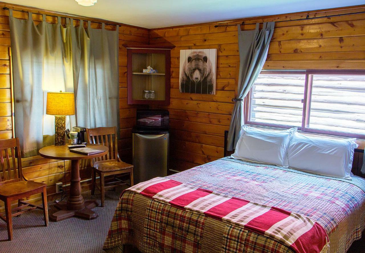 High Country Motel And Cabins Cooke City Exteriér fotografie