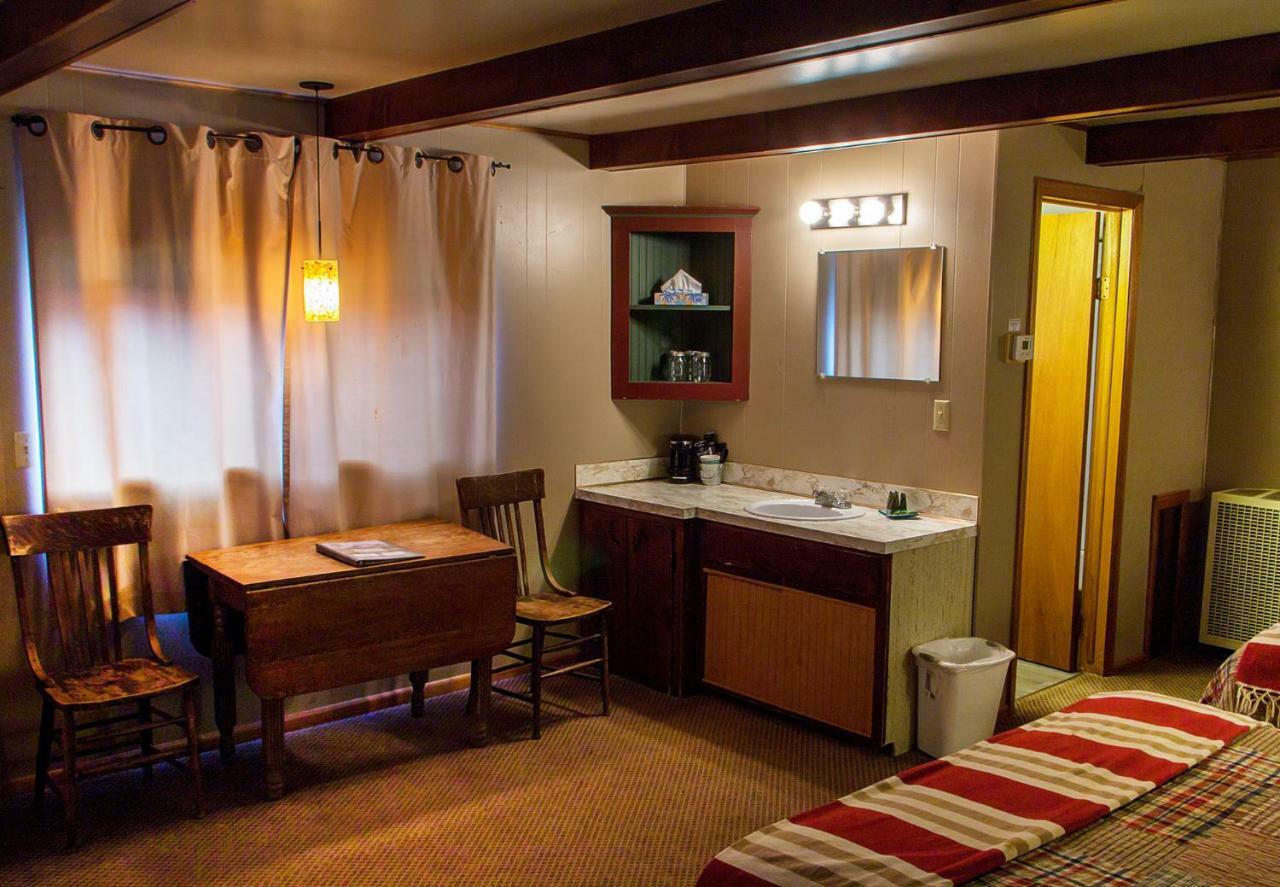 High Country Motel And Cabins Cooke City Exteriér fotografie